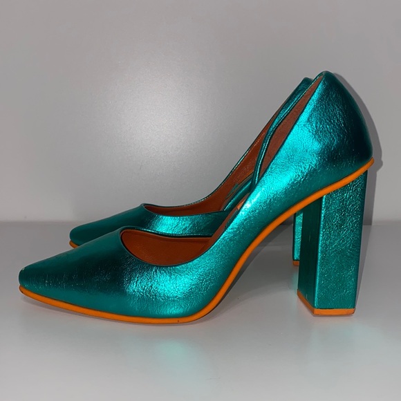 Green Leather Metallic Heels - Picture 4 of 16